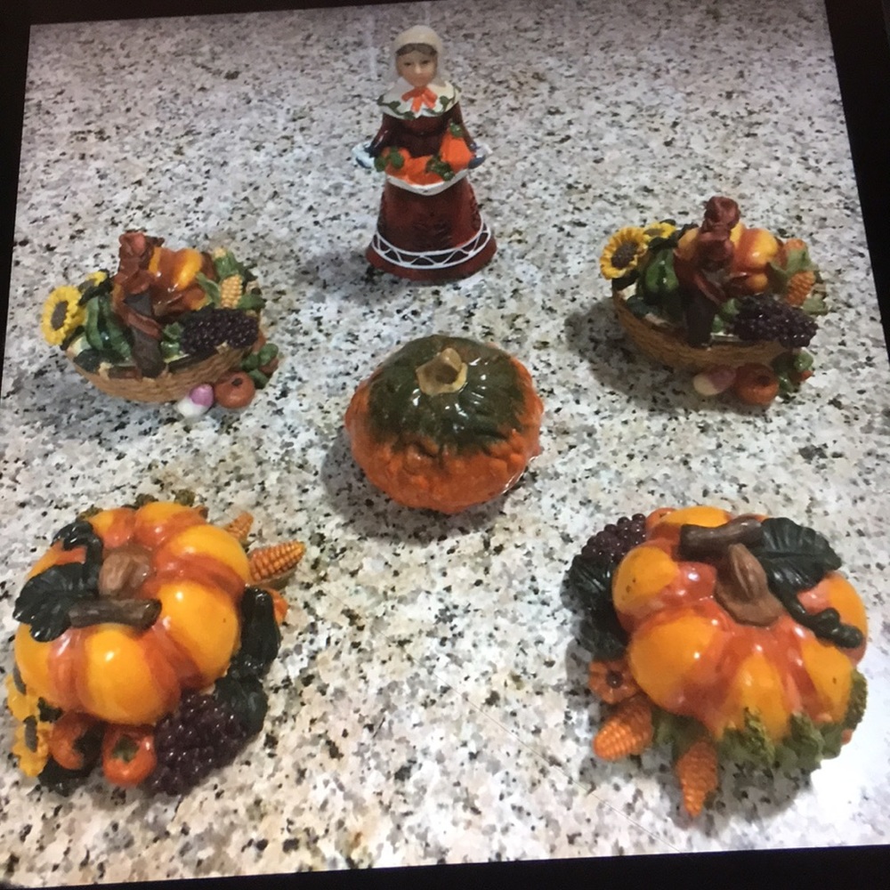 FIGURINE